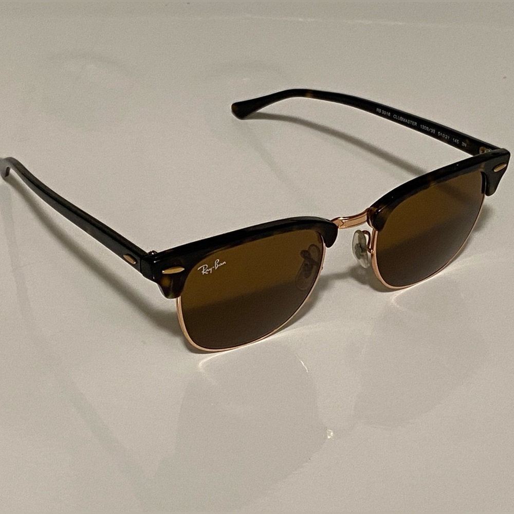 SOLD - Ray-Ban Authentic Clubmaster Tortoise Frame Sunglasses - GUC. - Picture 3 of 16